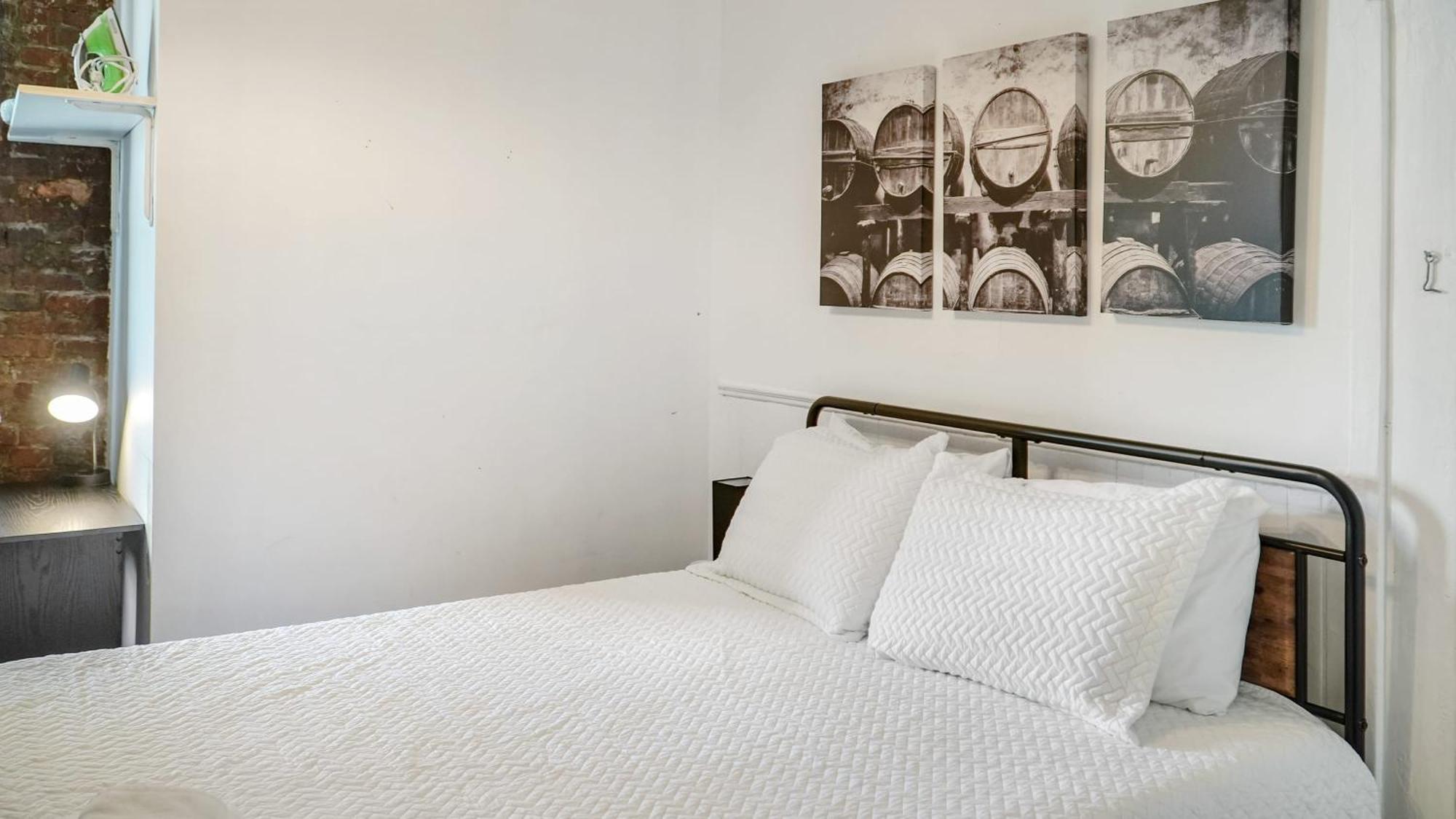 Downtown Loft Sleeps 6 - Pool Table Shuffleboard Holiday home *